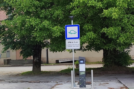 Električna polnilnica