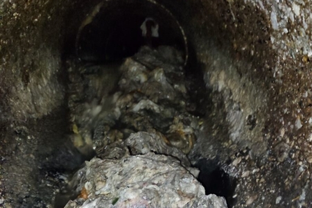 Zamašena javna kanalizacija, foto: Komunala Škofja Loka